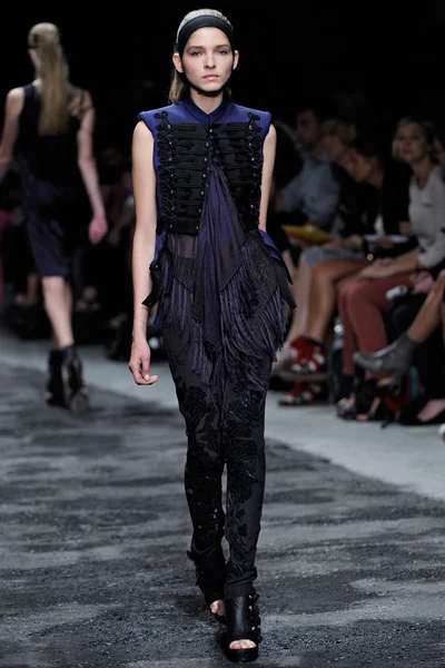 Look 11